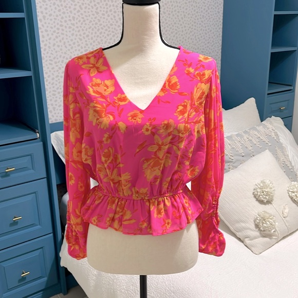 Sugarlips Tops - NWT Sugarlips hot rod floral ways balloon sleeve top